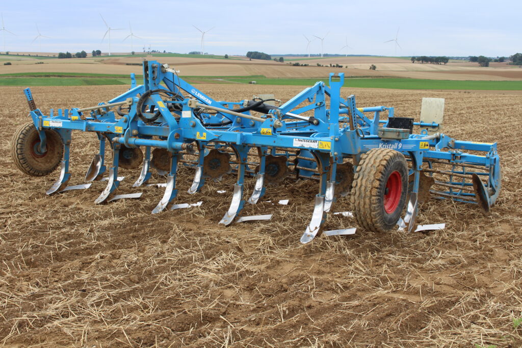 Exemple de scalpeur Lemken Kristall 9 (Source : Agro-Transfert RT, 2020)